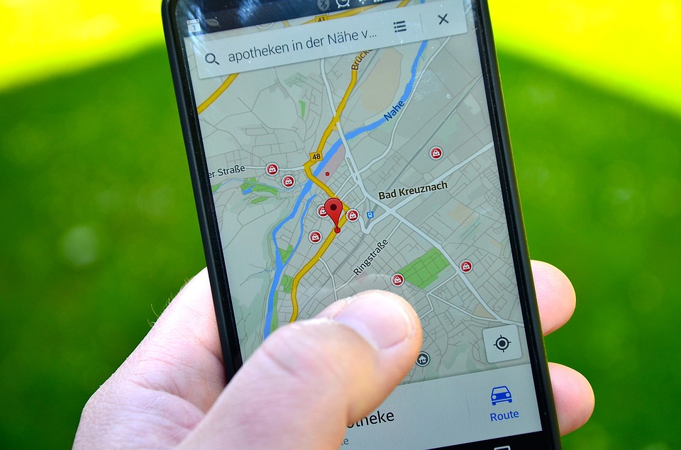 how to track someone location by cell phone
